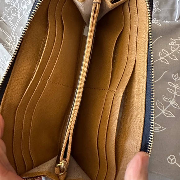 Michael Kors wallet - Picture 3 of 6